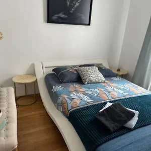 Apartament Guest Nearby Champs Elysees, Paryż
